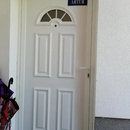Artur Apartman *