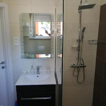 Artur Apartman *