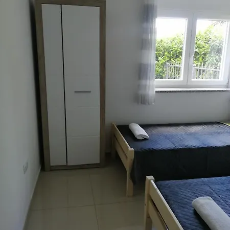 Artur Apartman *