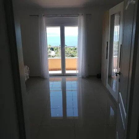Artur Apartman *