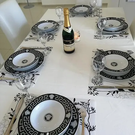 Artur Apartman *